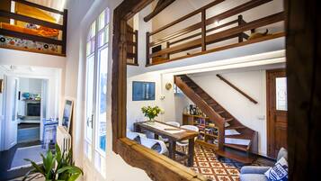 Panorama appartement | Woonruimte | Een flatscreentelevisie