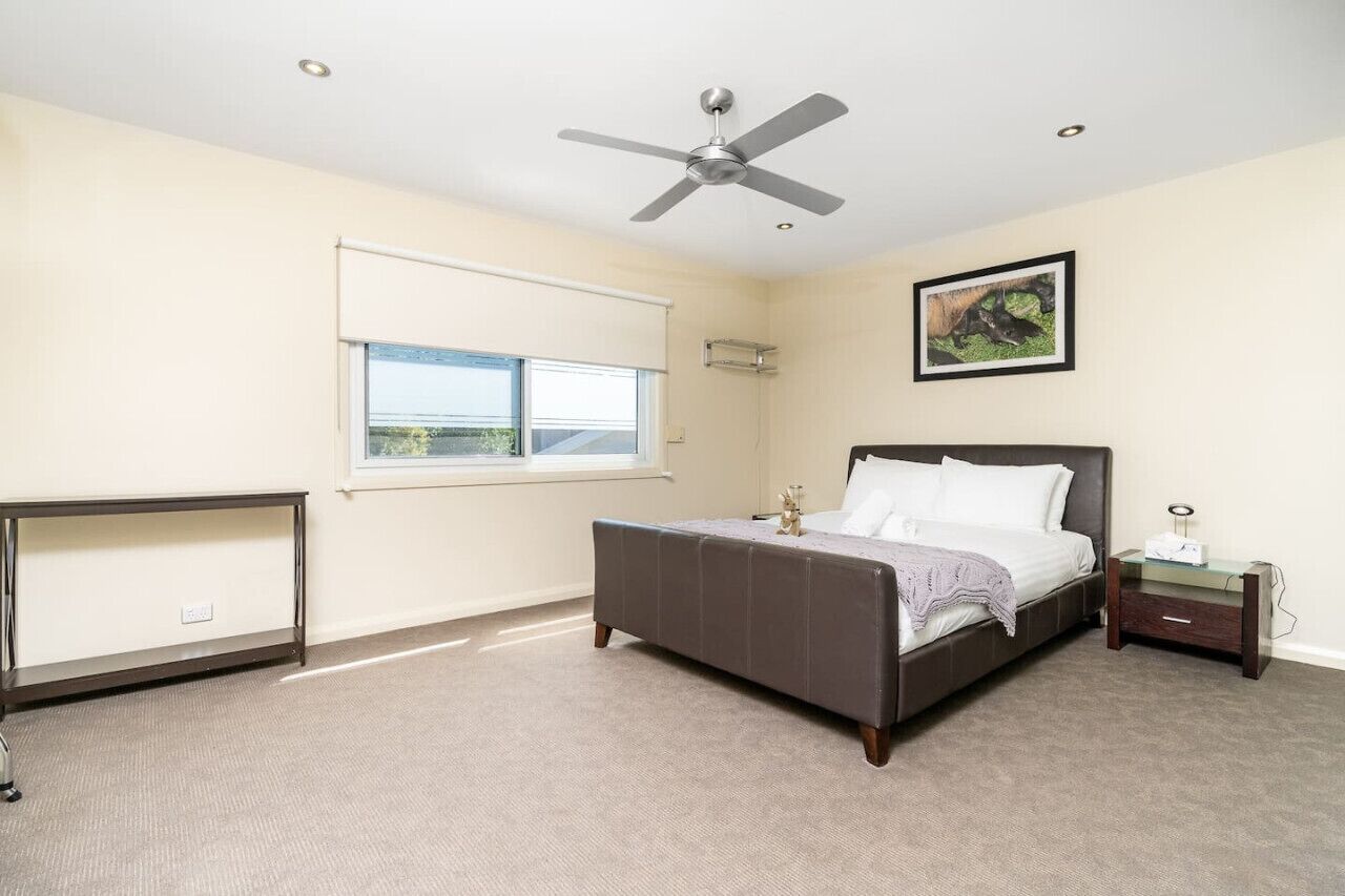 2 bedrooms, desk, iron/ironing board, WiFi