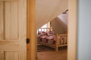 4 bedrooms, travel cot, WiFi, bed sheets