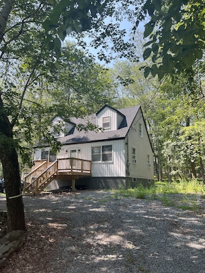 Exterior - Completely renovated house in amenities-filled Masthope community / Ski Big Bear (Lackawaxen)