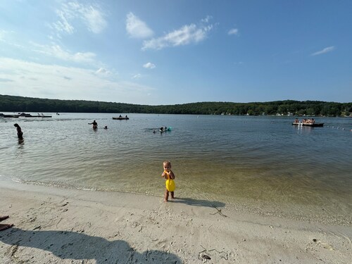 Completely renovated house in amenities-filled Masthope community / Ski Big Bear