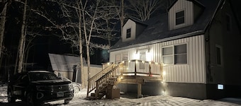 Completely renovated house in amenities-filled Masthope community / Ski Big Bear