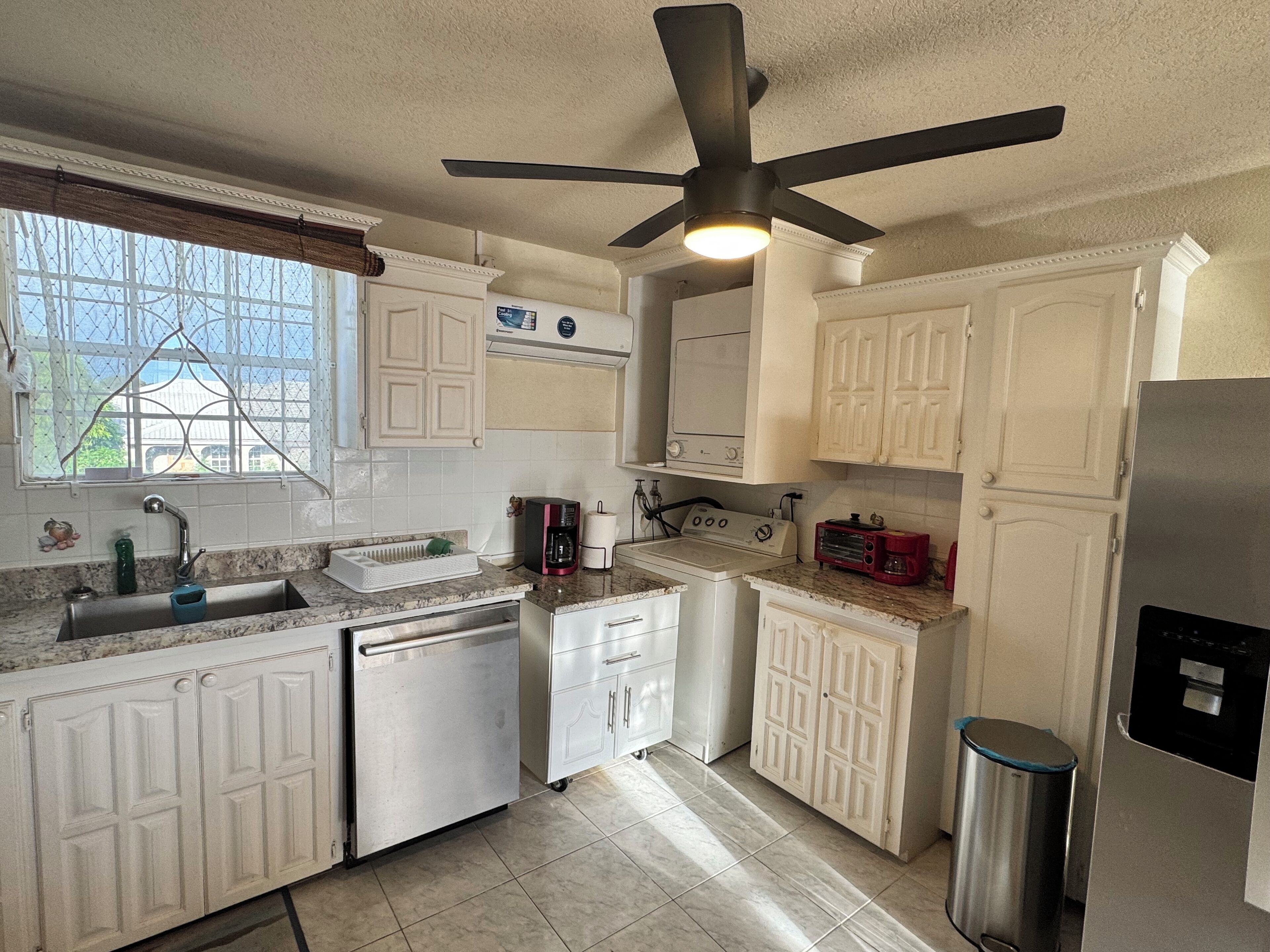 雪櫃、微波爐、焗爐、爐具