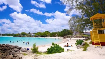 Beach nearby, sun-loungers, beach towels