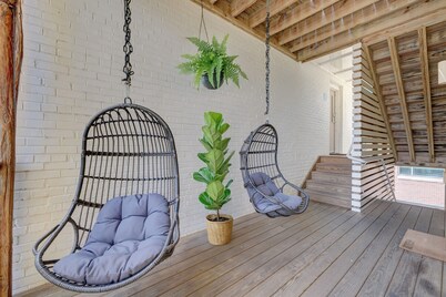 The Hive 101 King Suite Pet Friendly by BlueStar