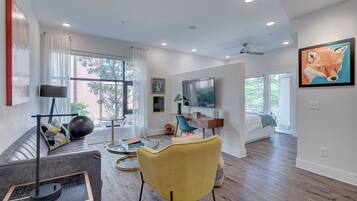 1 slaapkamer, een bureau, een strijkplank/strijkijzer, gratis wifi