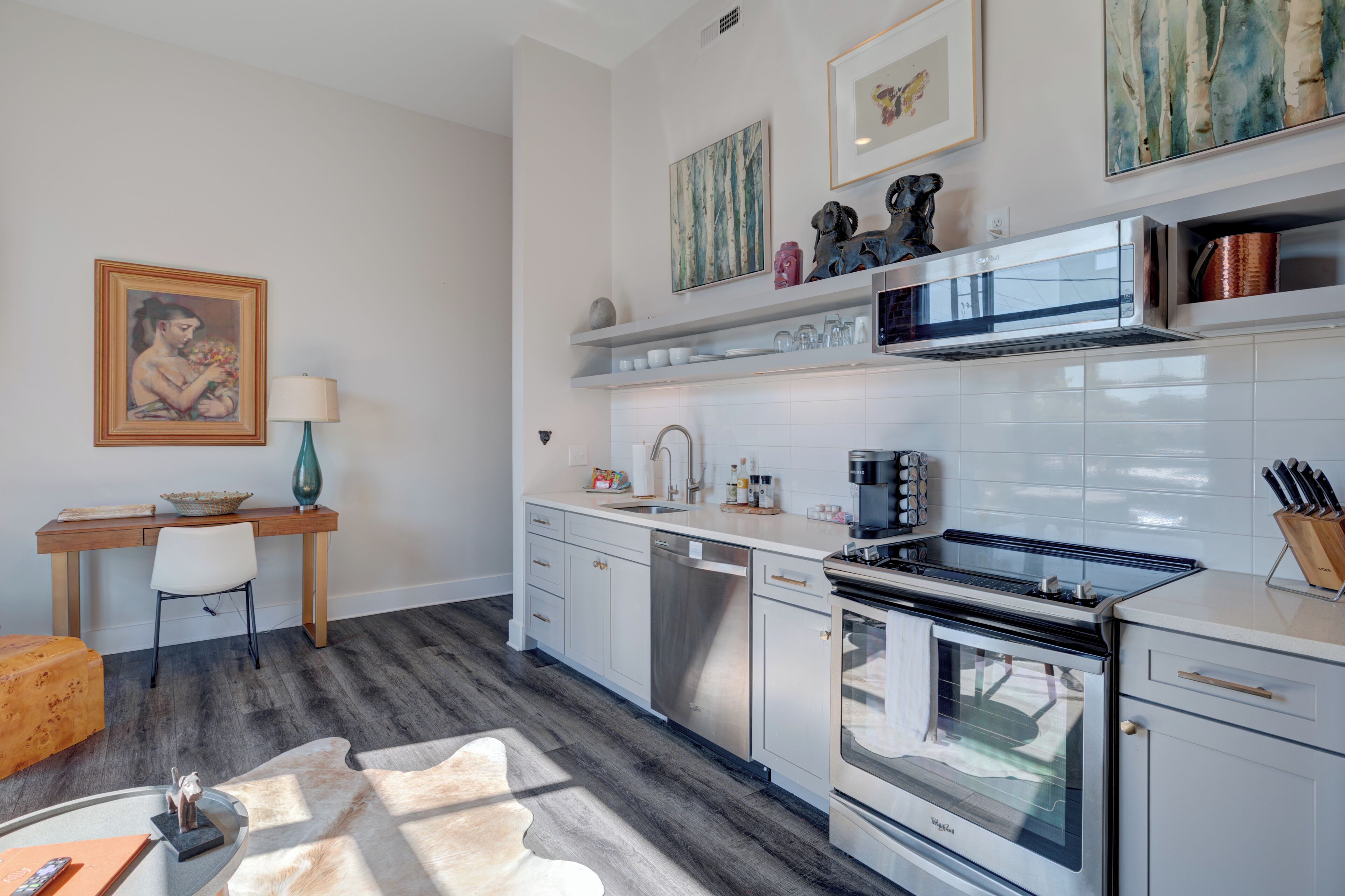 雪櫃、微波爐、焗爐、爐具