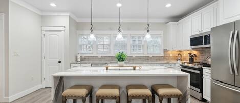 House | Private kitchen | Full-sized fridge, microwave, oven, stovetop