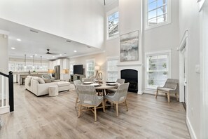 Ferienhaus | Essbereich im Zimmer