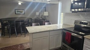 Micro-ondes, four, plaque de cuisson, lave-vaisselle