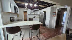 Micro-ondes, four, plaque de cuisson, lave-vaisselle