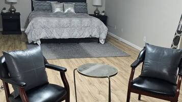 4 habitaciones, tabla de planchar con plancha, wifi y ropa de cama