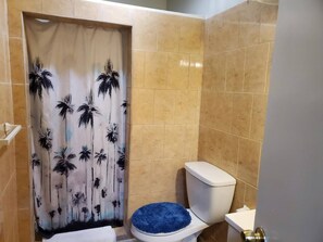 Hårtørrer, håndklæder, Sæbe, Toiletpapir