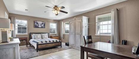 3 bedrooms, iron/ironing board, free WiFi, bed sheets