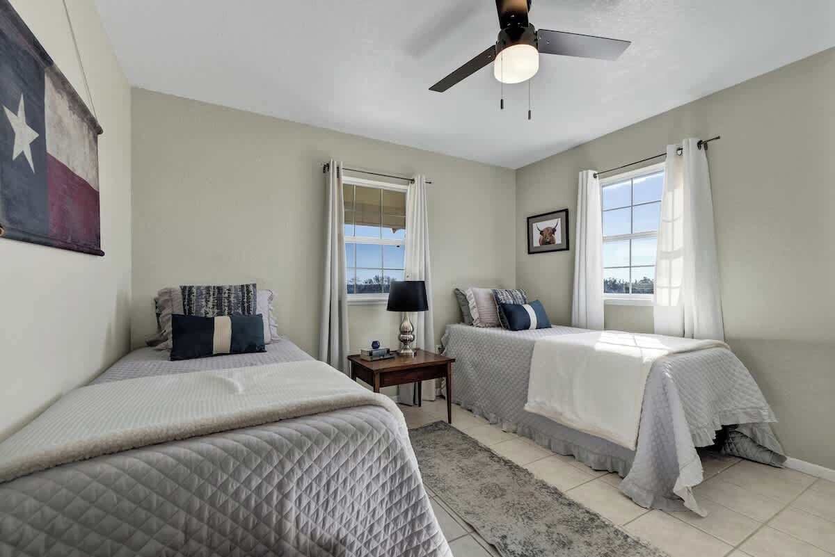 3 chambres, fer et planche à repasser, Wi-Fi gratuit, draps fournis