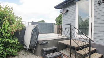 Chaumière | Baignoire à remous extérieure