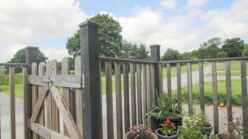 Cottage | Property grounds