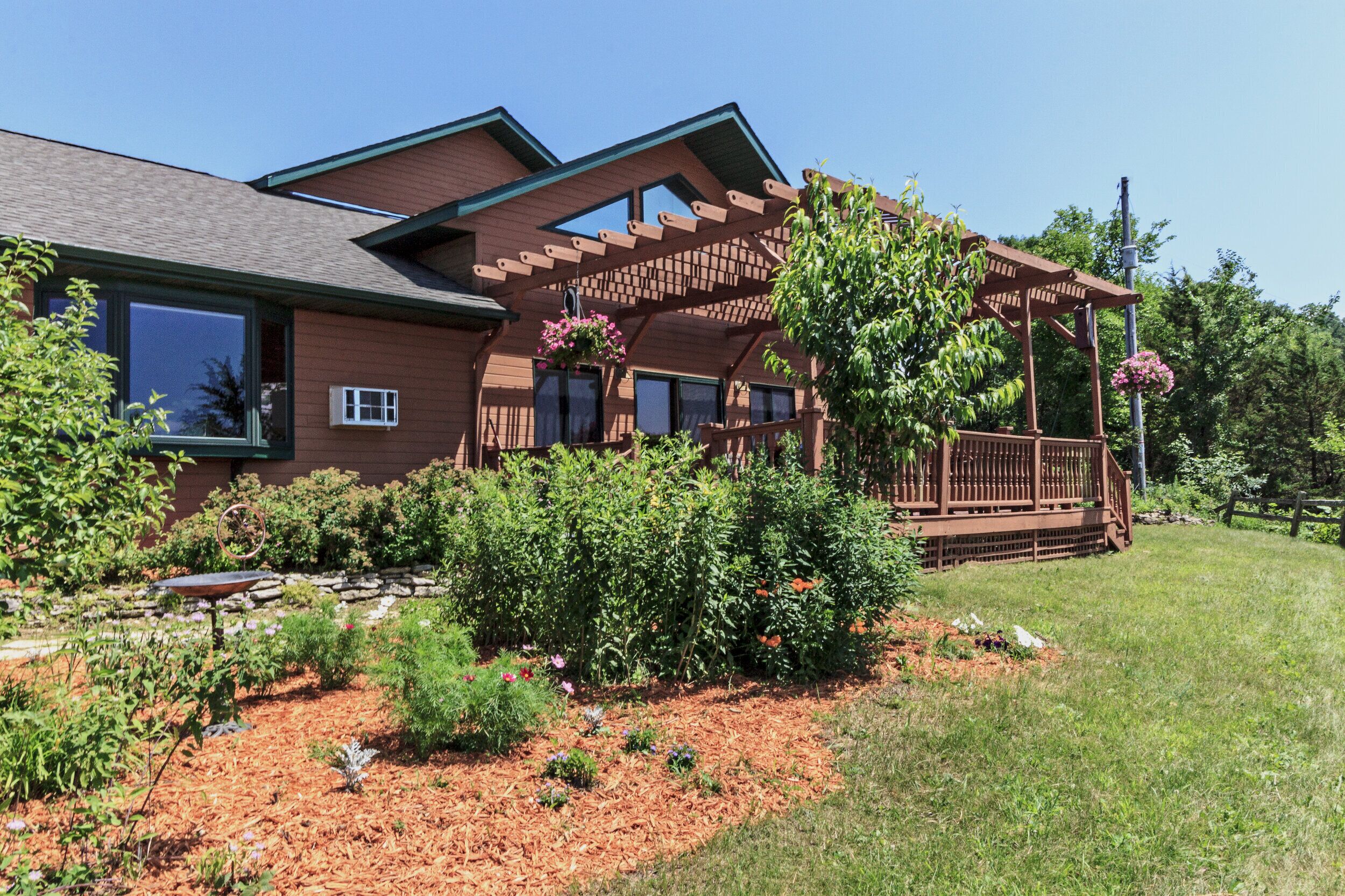 Hawks View's Black Hawk Lodge