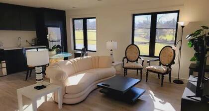 Magnificent Middleburg Getaway: 2BR w Bucolic Views, Solar Power, & Nearby Shops
