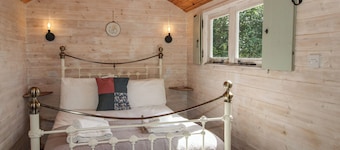 Aston - Shepherd Hut
