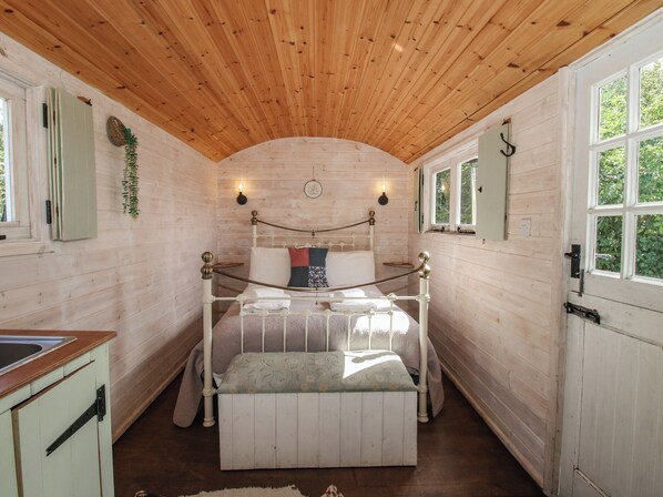 1 quarto, individualmente decorados, individualmente mobiliados
