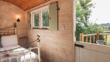 1 bedroom, individually decorated, individually furnished, free WiFi