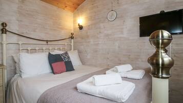 Cottage | 1 bedroom, individually decorated, individually furnished, free WiFi