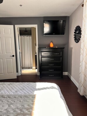 3 slaapkamers, een bureau, een strijkplank/strijkijzer, wifi