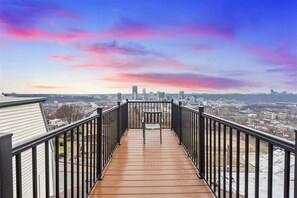 Terrace/patio - Fine View | Rooftop Deck | 4BR (Pittsburgh)