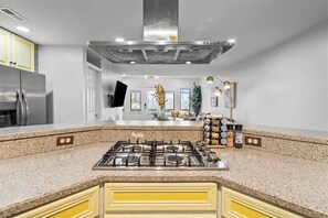 Fridge, microwave, oven, stovetop - Fine View | Rooftop Deck | 4BR (Pittsburgh)