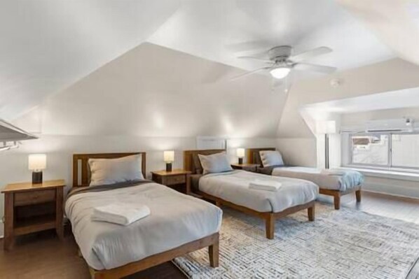 4 habitaciones, tabla de planchar con plancha, wifi y ropa de cama