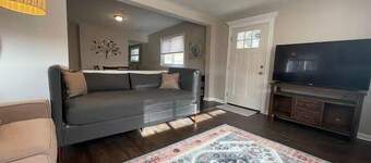 Cozy 3-bedroom house • Quiet street • Free parking