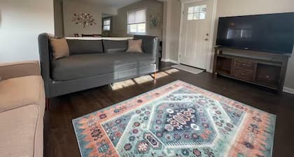 Cozy 3-bedroom house • Quiet street • Free parking