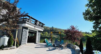 Come stay in the beautiful endless mountains on the bank of the River.