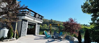 Come stay in the beautiful endless mountains on the bank of the River.