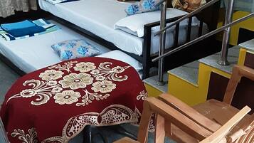 1 多间卧室、客房内保险箱、熨斗/熨衣板、免费 WiFi