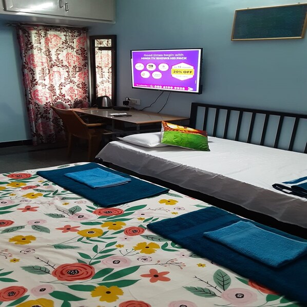 1 bedroom, in-room safe, iron/ironing board, free WiFi