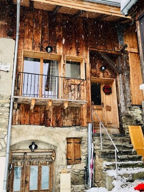 تفاصيل الفندق من الخارج