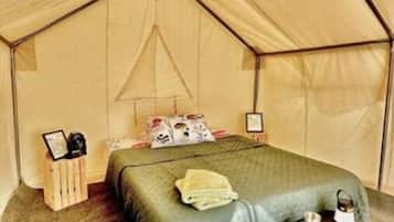 1 bedroom, bed sheets