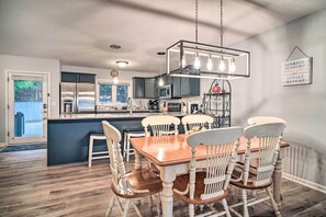 Dining - Deerfield Lakefront Condo/Boat Slip Included! (LaFollette)