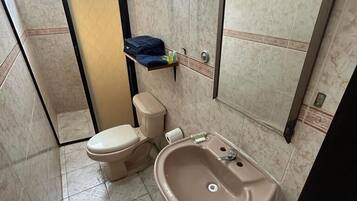 House | Bathroom | Towels, soap, shampoo, toilet paper