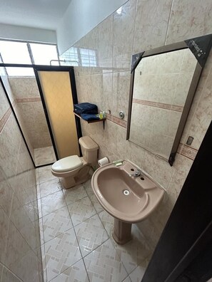 House | Bathroom | Towels, soap, shampoo, toilet paper