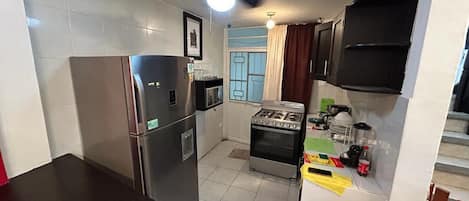 Cookware/dishes/utensils