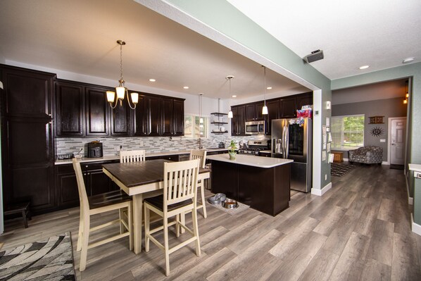Private kitchen - Newly finished basement perfect for traveling nurses/professionals. (Longmont)