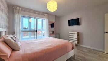 3 多间卧室、熨斗/熨衣板、WiFi、床单