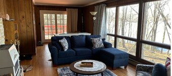 Private LakeFront ranch on Lake Wallenpaupack, PA. Secluded. Sunset view!