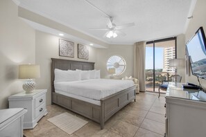 2 bedrooms, iron/ironing board, free WiFi, bed sheets - Gulf views+ Private beach! Restaurant on site! (Santa Rosa Beach)