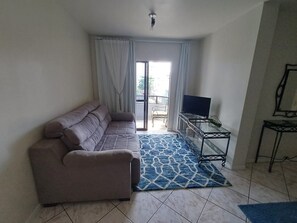 Presidential Apartment, City View, Beachside | Television - Residencial Irati - Balneário Camboriu (Balneário Camboriú)