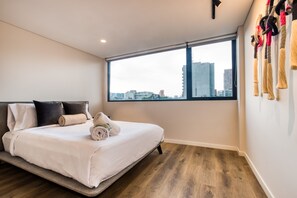 3 habitaciones, decoración personalizada y muebles diferentes 