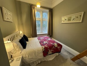 1 bedroom, iron/ironing board, bed sheets - Cosy self catering apartment in large Victorian Residence (Buxton)